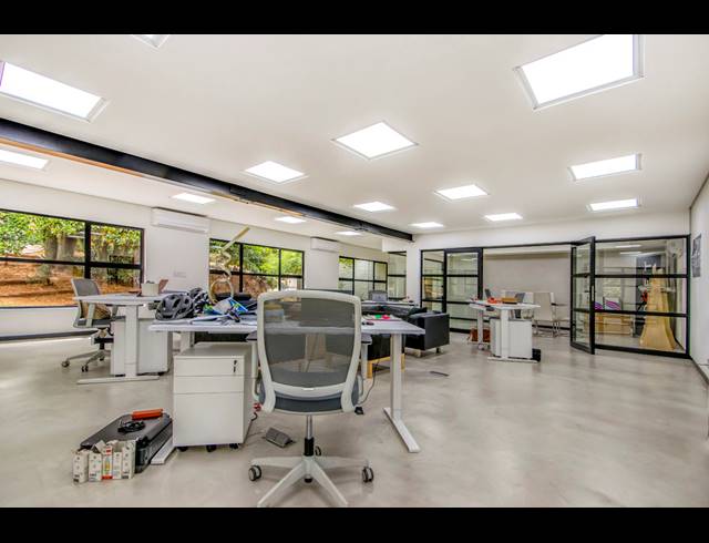600M² OFFICE FOR SALE IN BRYANSTON